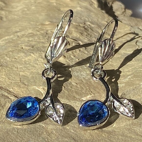 ❤️ Silver Blue Berry Drop Earrings - Picture 1 of 13